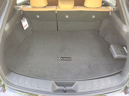 New 2026 Lexus UX 300h FWD image 18