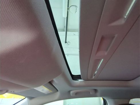 Certified 2020 Chevrolet Trax LT w/ Sun & Sound Package image 18