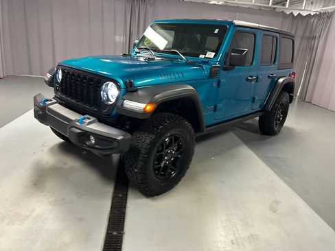 Used 2024 Jeep Wrangler Unlimited AWD/4WD image 3