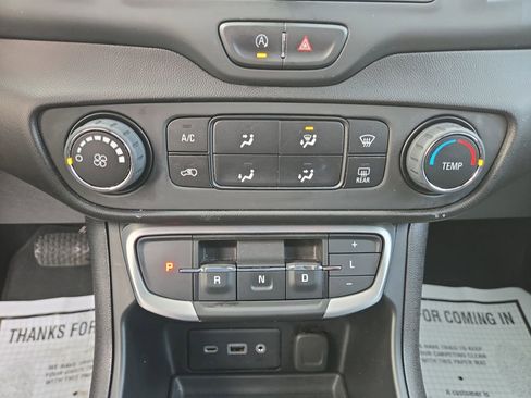 Used 2023 GMC Terrain SLE image 30