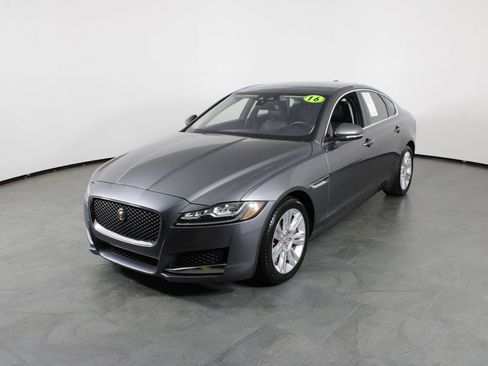 Used 2016 Jaguar XF Premium RWD image 1