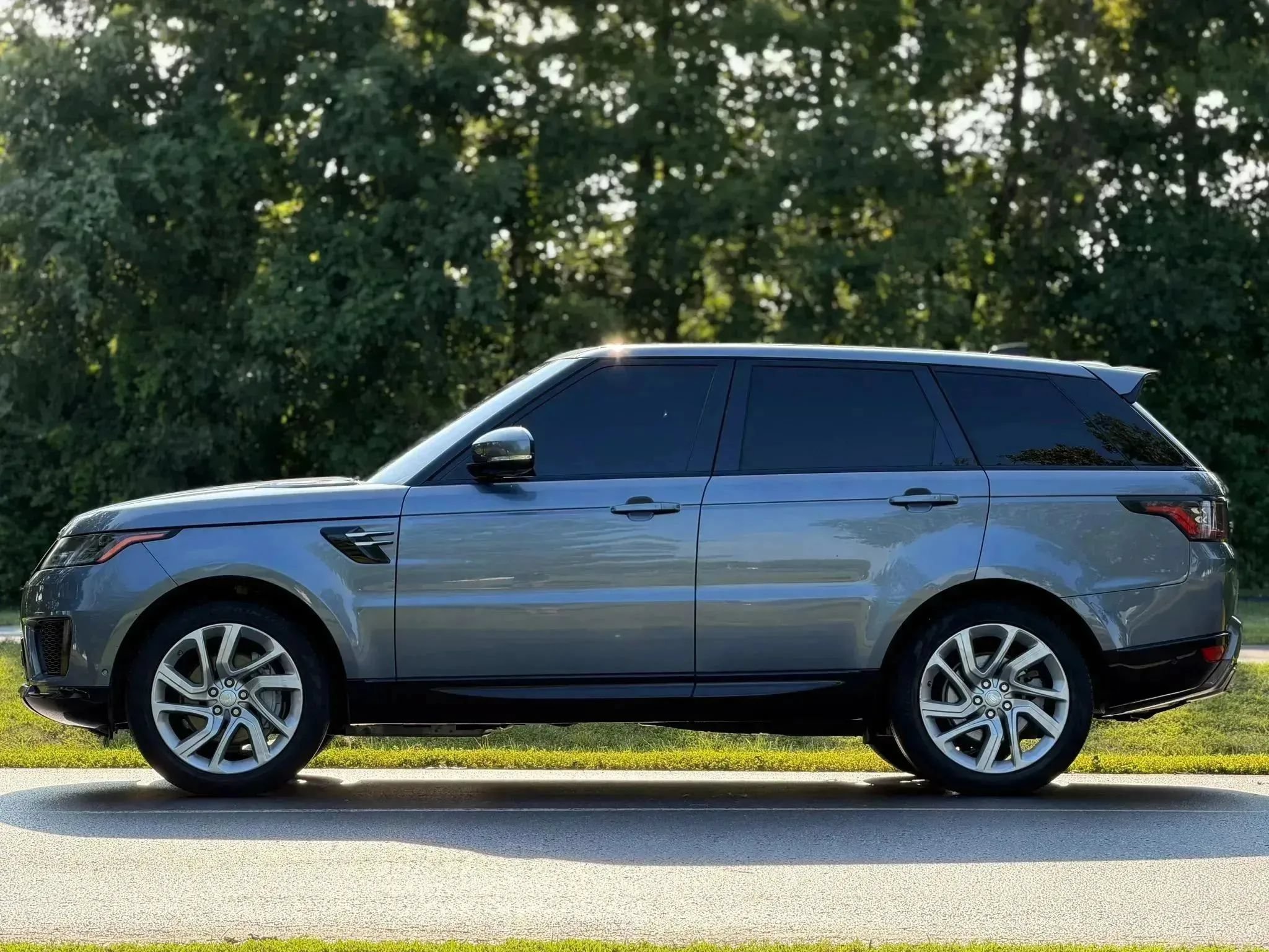 Used 2019 Land Rover Range Rover Sport HSE AWD/4WD image 8