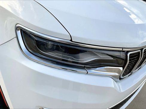 Used 2024 Jeep Wagoneer L Series II w/ Flexible Seating Group image 23