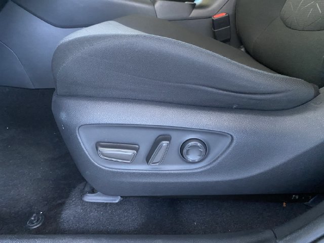Used 2021 Toyota RAV4 XLE AWD/4WD image 24