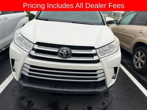 Used 2019 Toyota Highlander Plus FWD image 6