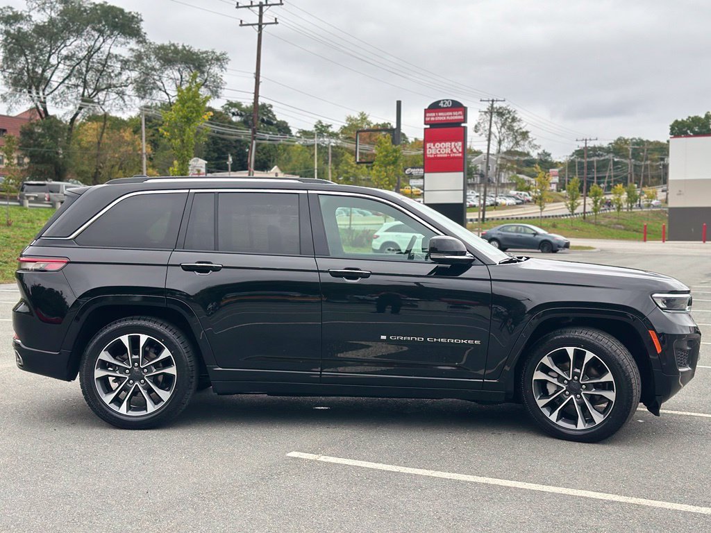 Used 2024 Jeep Grand Cherokee Overland w/ Trailer Tow Package AWD/4WD image 8