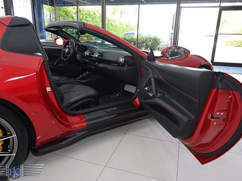 Used 2021 Ferrari 812 GTS RWD image 15