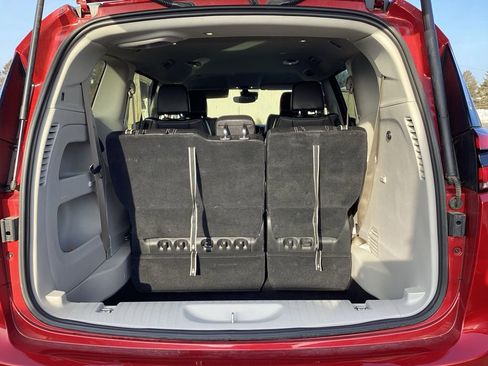 Used 2024 Chrysler Pacifica Touring-L image 14