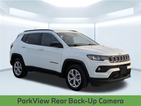 Used 2024 Jeep Compass Latitude image 9