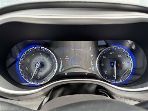 Used 2023 Chrysler Pacifica Touring-L FWD image 27