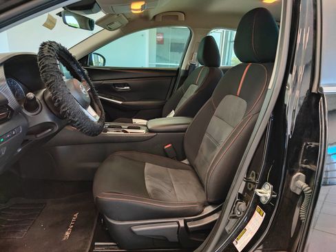 Used 2024 Nissan Sentra SR FWD image 9