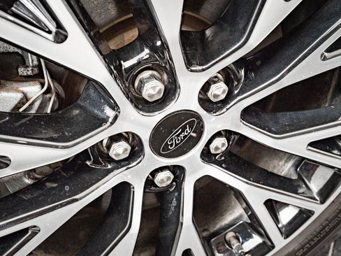 Used 2024 Ford Escape SE w/ Class II Trailer Tow Package image 8