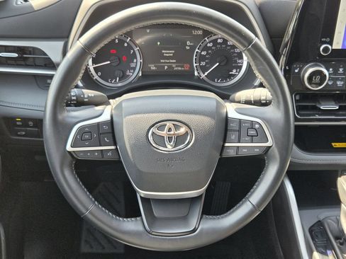 Used 2025 Toyota Highlander XLE FWD image 15