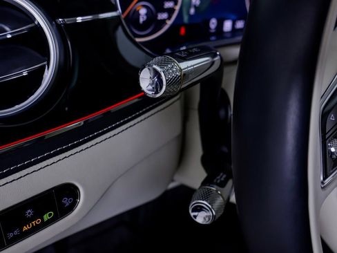 Used 2024 Bentley Flying Spur V8 image 36