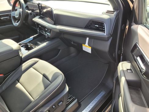 New 2026 Chevrolet Suburban Premier RWD image 6