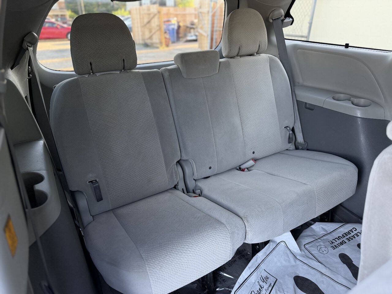 Used 2011 Toyota Sienna LE w/ Towing Pkg FWD image 20