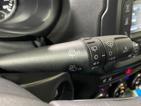 Used 2017 Jeep Renegade Limited image 22