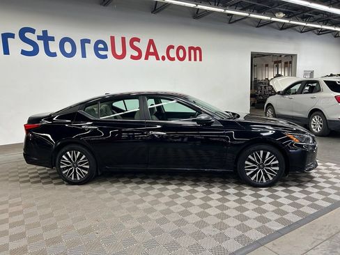 Used 2025 Nissan Altima 2.5 SV FWD image 10