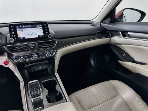 Used 2018 Honda Accord Touring image 24