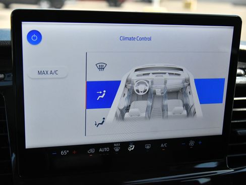 Used 2023 Ford Transit 350 XLT image 28