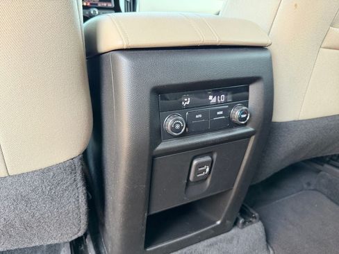 Used 2022 Chevrolet Traverse LS AWD/4WD image 32