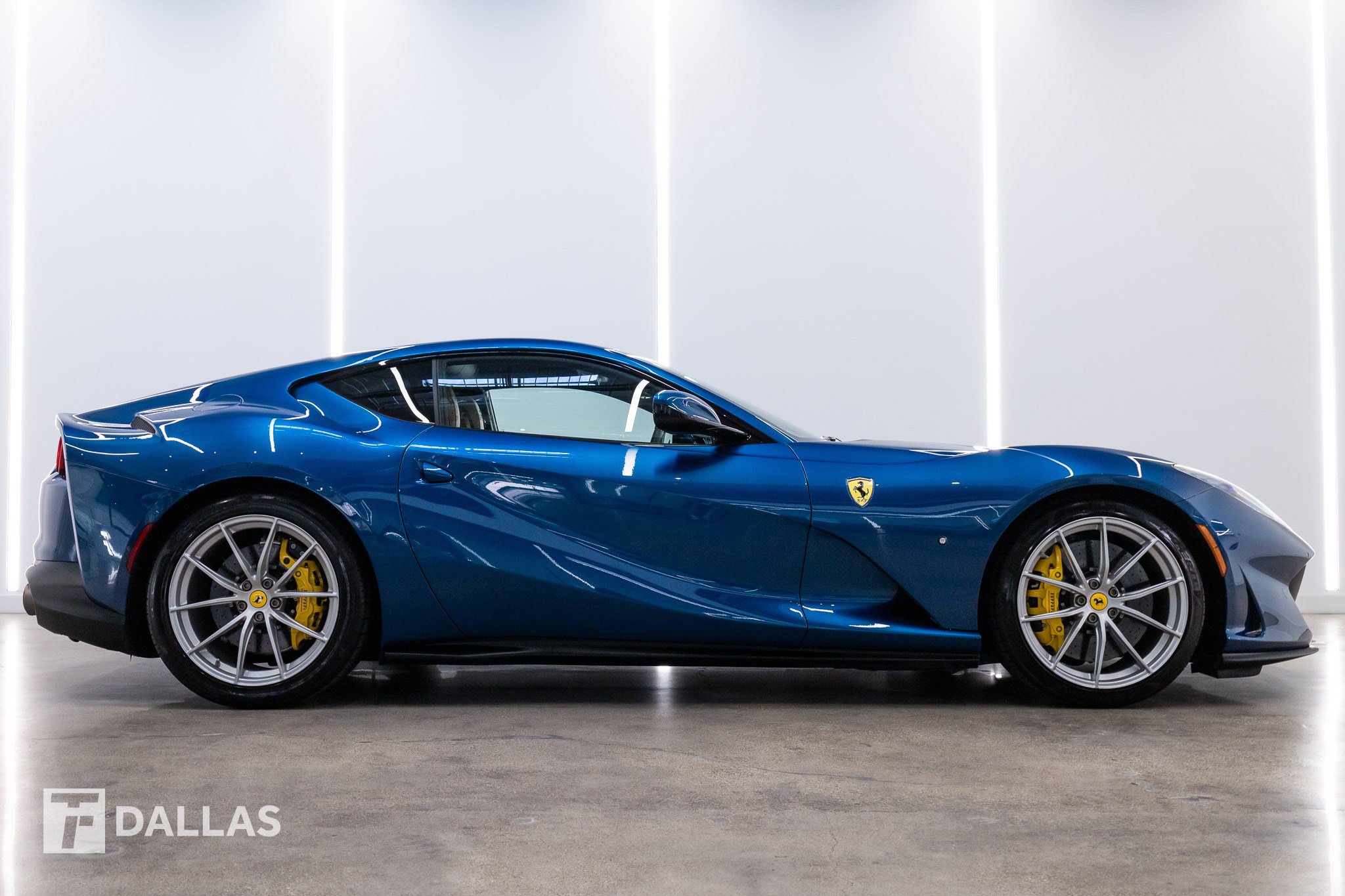 Used 2018 Ferrari 812 Superfast RWD image 23