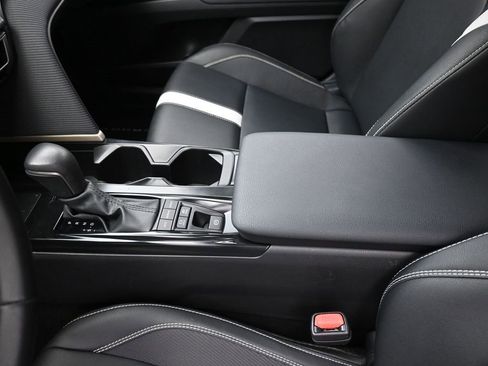 Used 2025 Toyota Camry SE image 20