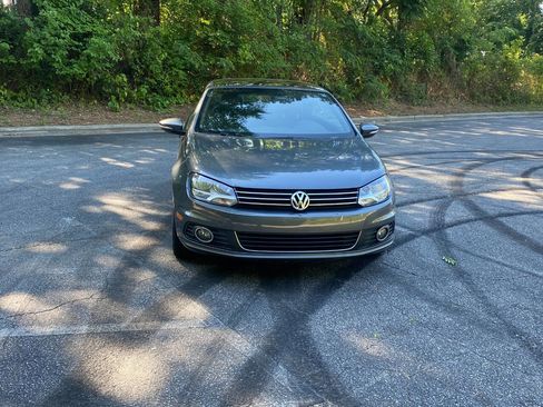Used 2013 Volkswagen Eos FWD image 2