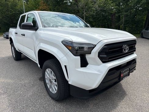 Used 2025 Toyota Tacoma SR image 2