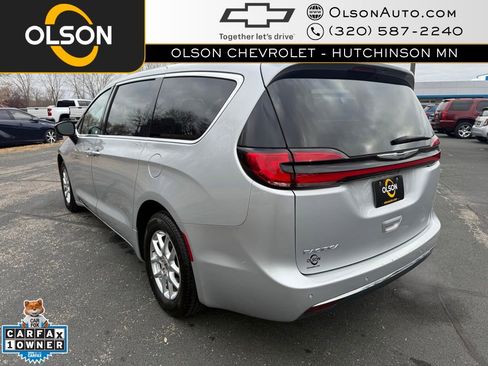 Used 2024 Chrysler Pacifica Touring-L image 3