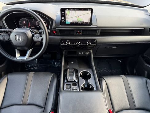Used 2023 Honda Pilot Touring image 6