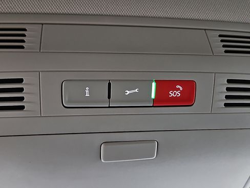 Certified 2022 Volkswagen Taos SE image 20