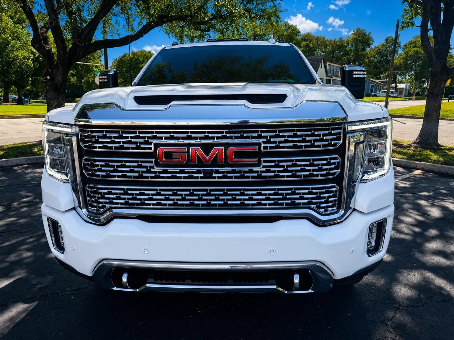 Used 2023 GMC Sierra 2500 Denali w/ Technology Package AWD/4WD image 2
