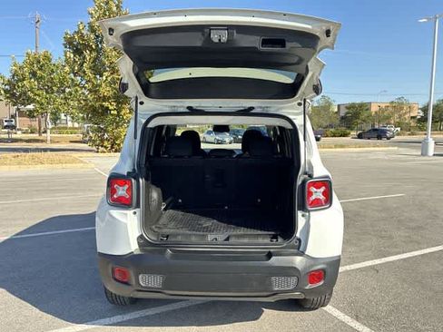Used 2019 Jeep Renegade Latitude w/ Cold Weather Group AWD/4WD image 35