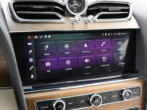 Certified 2024 Bentley Bentayga AWD/4WD image 22