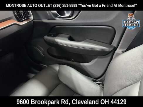 Certified 2025 Volvo V60 B5 Cross Country Plus image 40