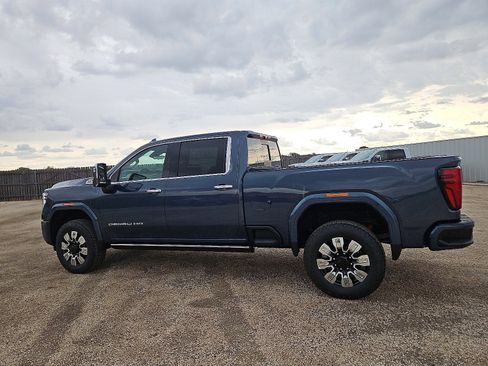 New 2026 GMC Sierra 2500 Denali w/ Denali Reserve Package AWD/4WD image 2