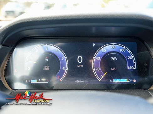 Used 2025 Jeep Grand Cherokee Laredo image 15