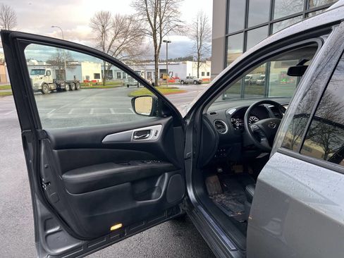 Used 2019 Nissan Pathfinder SL image 7