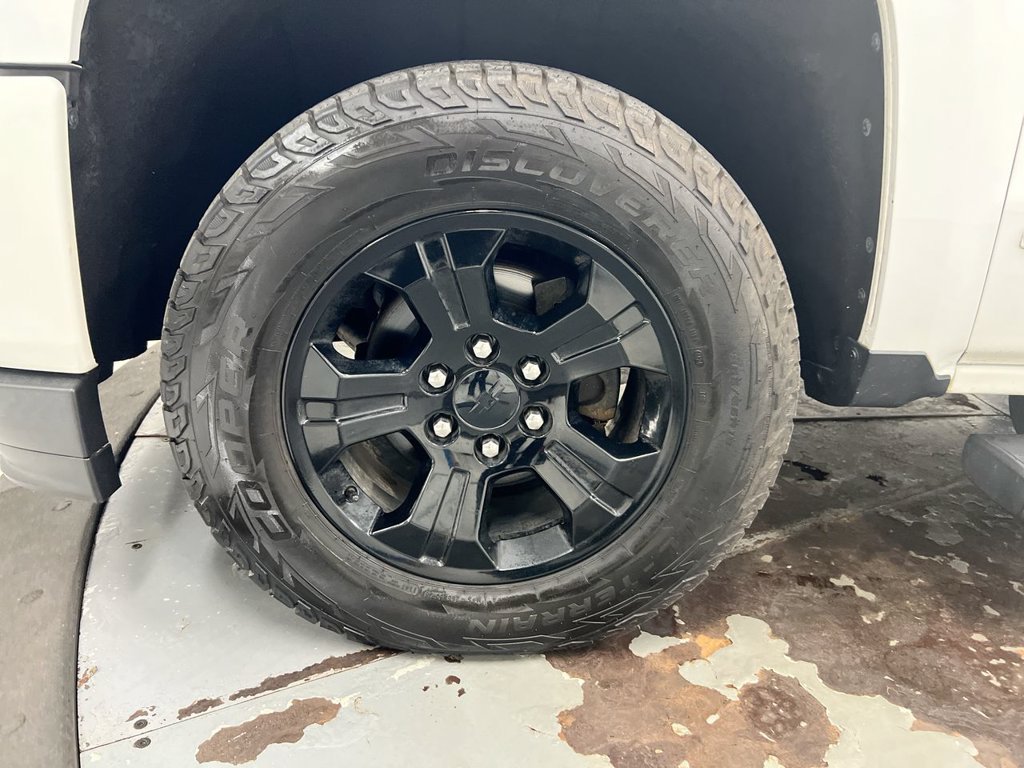 Used 2017 Chevrolet Silverado 1500 LT w/ All Star Edition AWD/4WD image 26
