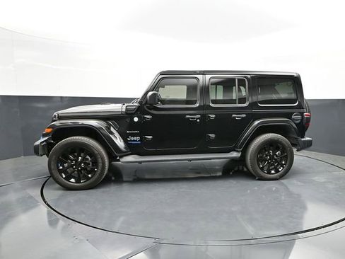 Used 2022 Jeep Wrangler Unlimited Sahara w/ Cold Weather Group AWD/4WD image 9