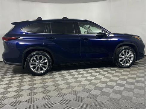 Used 2024 Toyota Highlander Limited image 7