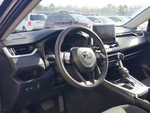 Used 2024 Toyota RAV4 XLE FWD image 19