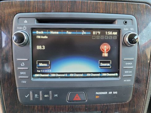 Used 2017 Chevrolet Traverse LT w/ Style and Technology Package image 24