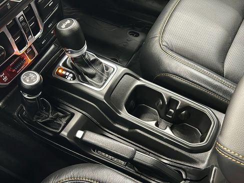 Used 2024 Jeep Wrangler Unlimited image 24