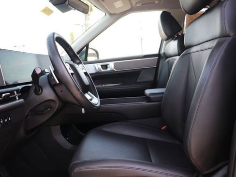 Used 2025 Hyundai Santa Fe SEL FWD image 10