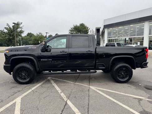 Used 2025 Chevrolet Silverado 2500 ZR2 w/ Technology Package AWD/4WD image 2