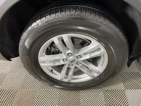 Used 2022 Ford Explorer XLT w/ Equipment Group 202A image 10