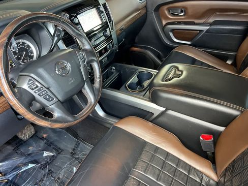 Used 2019 Nissan Titan Platinum Reserve w/ Platinum Utility Package AWD/4WD image 12