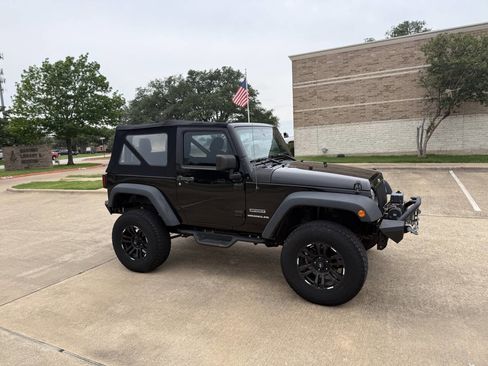 Used 2017 Jeep Wrangler Sport w/ Connectivity Group AWD/4WD image 1